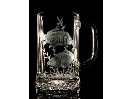 půllitr s kapry  - ručně ryté (broušené) dárek pro rybáře