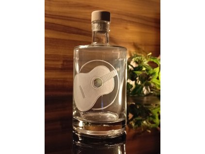 lahev na whisky 1l s rytinou španělské kytary - ručně ryté (broušené) dárková krabička, dárek pro hudebníka
