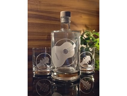 lahev 1l a 2ks sklenek na whisky s rytinou španělské kytary - ručně ryté (broušené) dárková krabička, dárek pro hudebníka