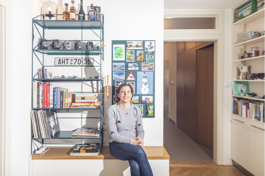 Es ist zu Hause! #5 Das Bodenregal fügt sich wie ein Puzzle in das Interieur der Architektin ein