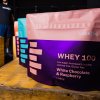 Whey Protein 100 990g (Příchuť bílá čokoláda s malinou)