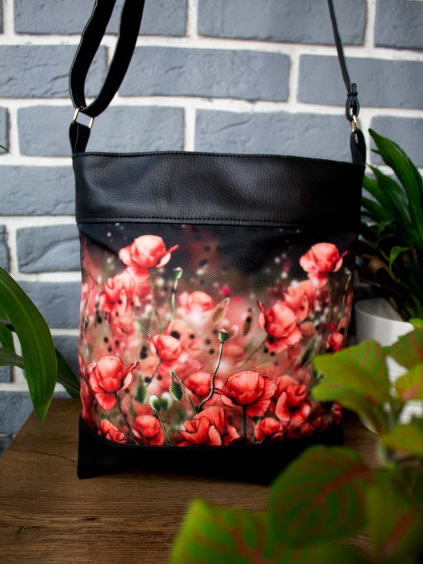 Crossbody kabelka cerna Vlci maky 05