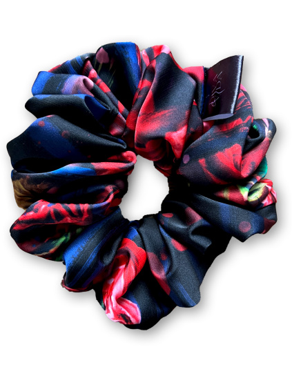 Saténová gumička scrunchie Bohatá Nespoutaná modročerná (1)