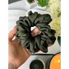 Saténová gumička scrunchies Bohatá Khaki DIVA La VIDA (2)
