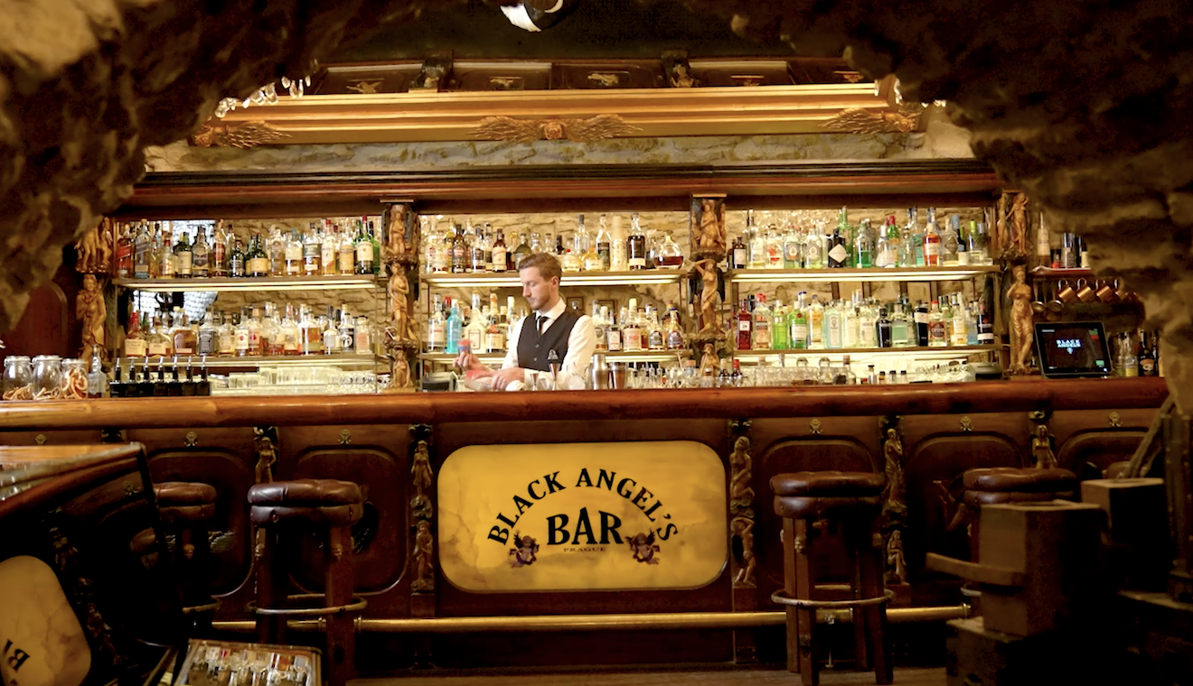 GIN & TONIC - DIANA COMPANY & BLACK ANGELS BAR - DIANA V KUCHYNI