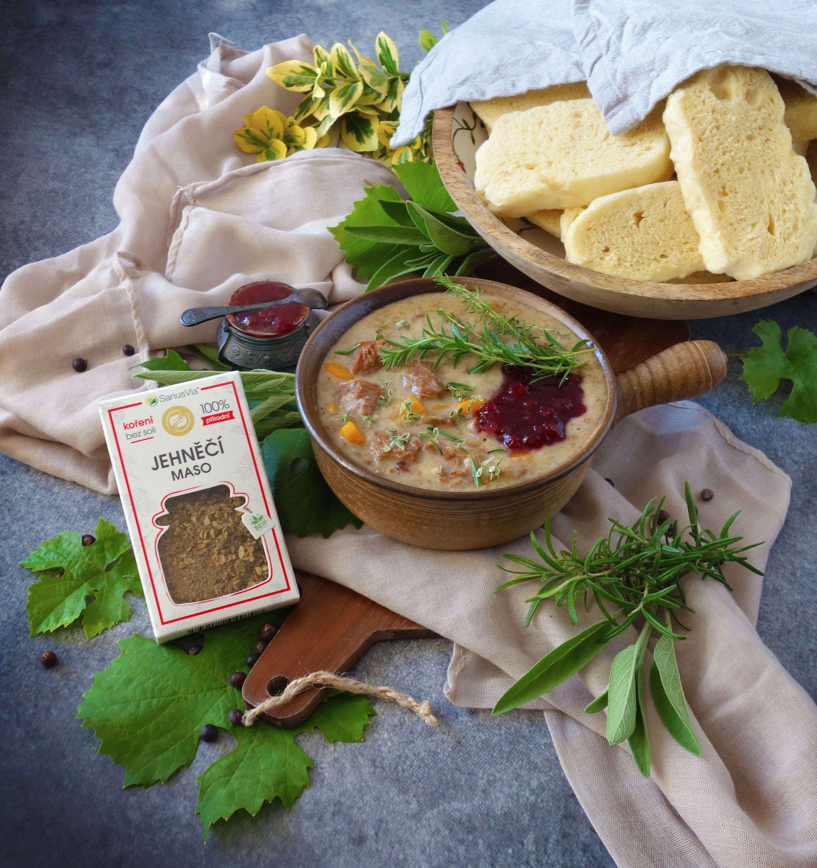 SanusVia Jehněčí na smetaně s brusinkami