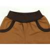 Chlapecké hnědé bermudy detail pasu