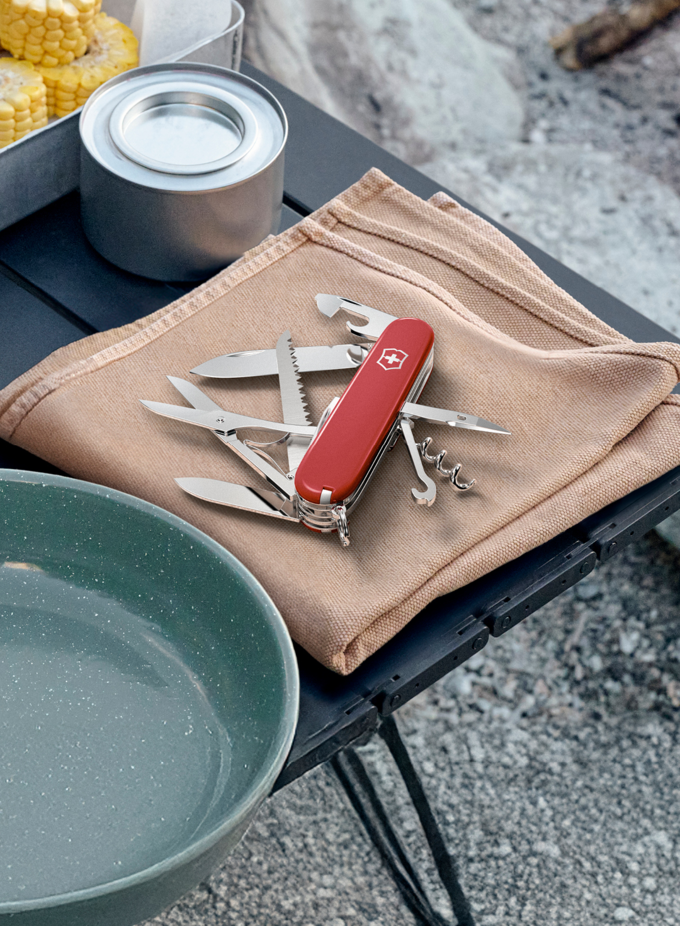 Victorinox v terénu: Co všechno zvládne švýcarský nůž mimo civilizaci?
