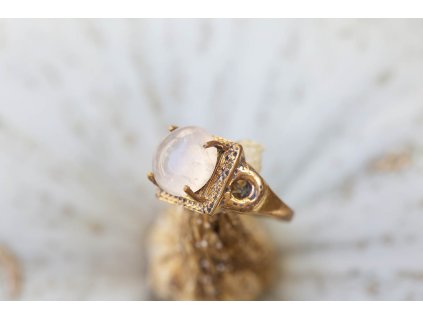 Prsten s drahokamem (Drahokam Růženín, Materiál Mosaz)