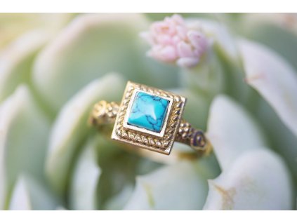 Prsten s drahokamem (Drahokam Tyrkys, Průměr prstenu 16mm, Materiál Mosaz)