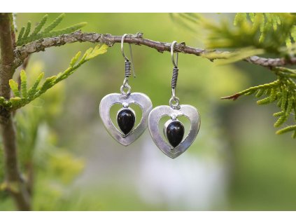 Náušnice drahokam v srdíčku (Drahokam Onyx, Materiál Mosaz)