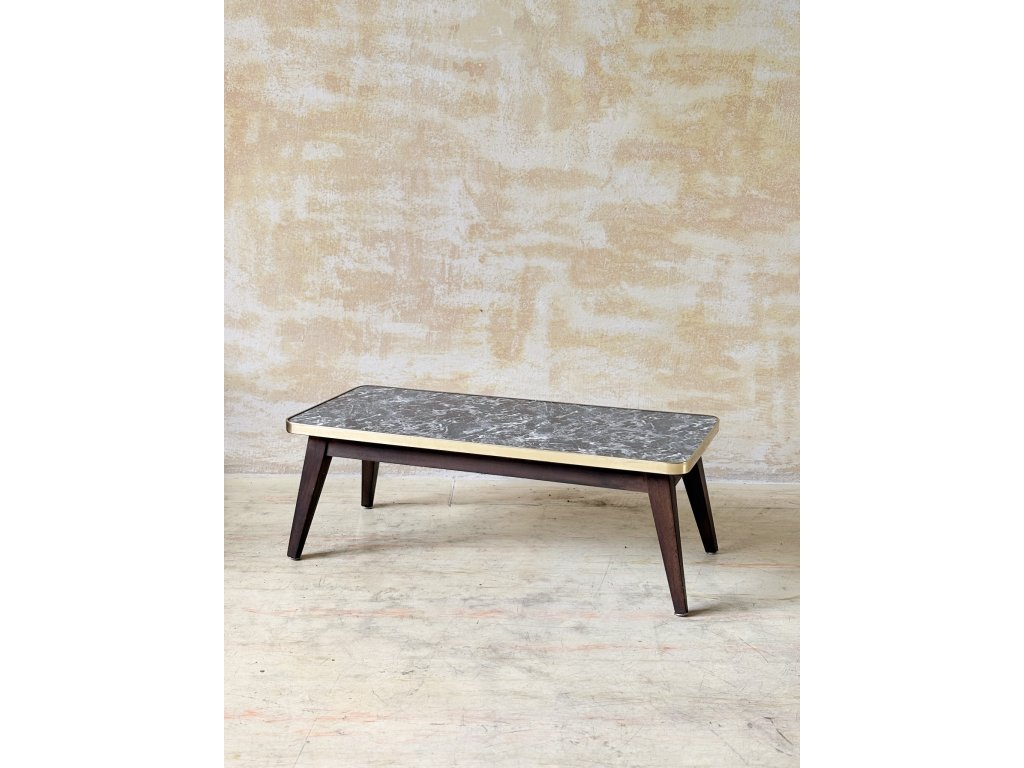 Květinový stoleček