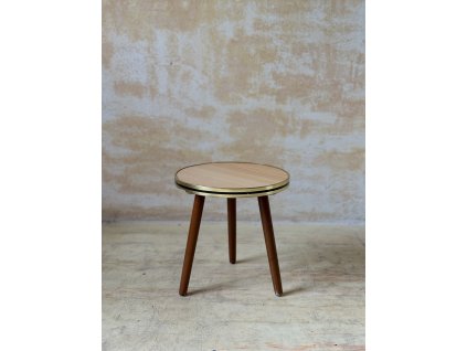 Květinový stoleček