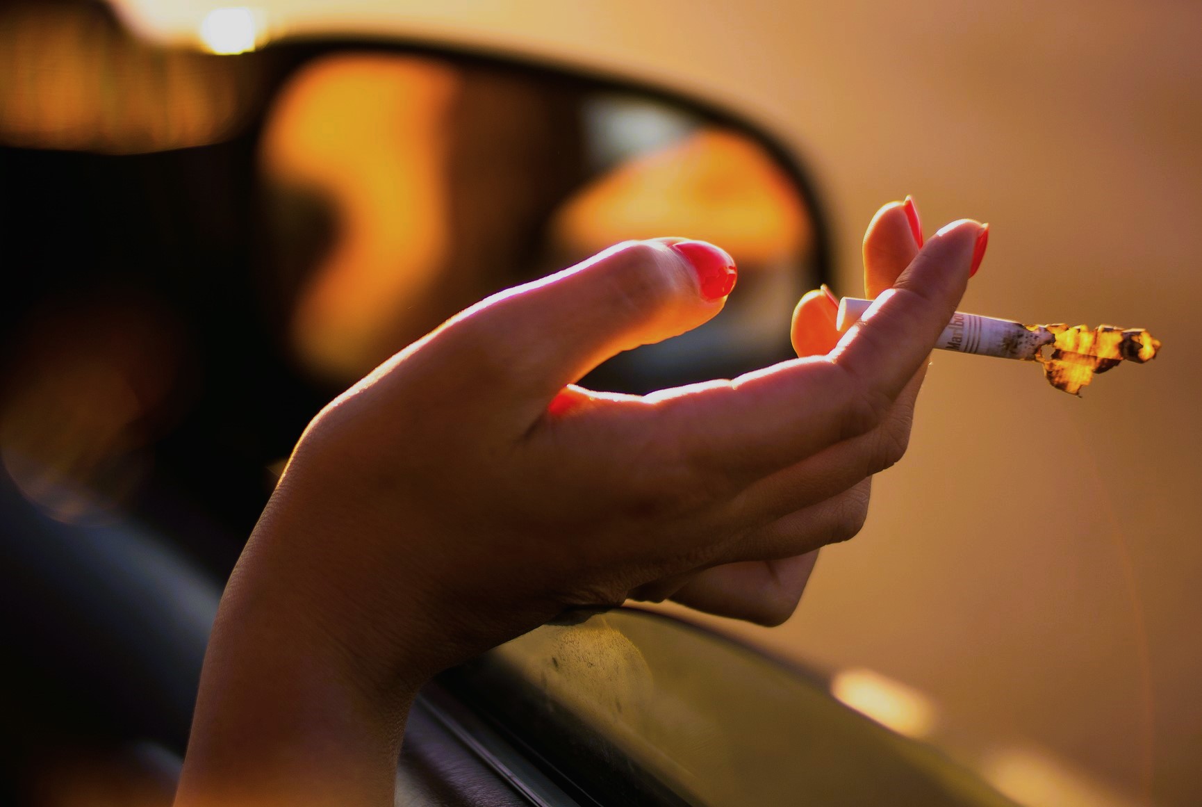 Kouření v autě: nebezpečné, zapáchající a nezdravé