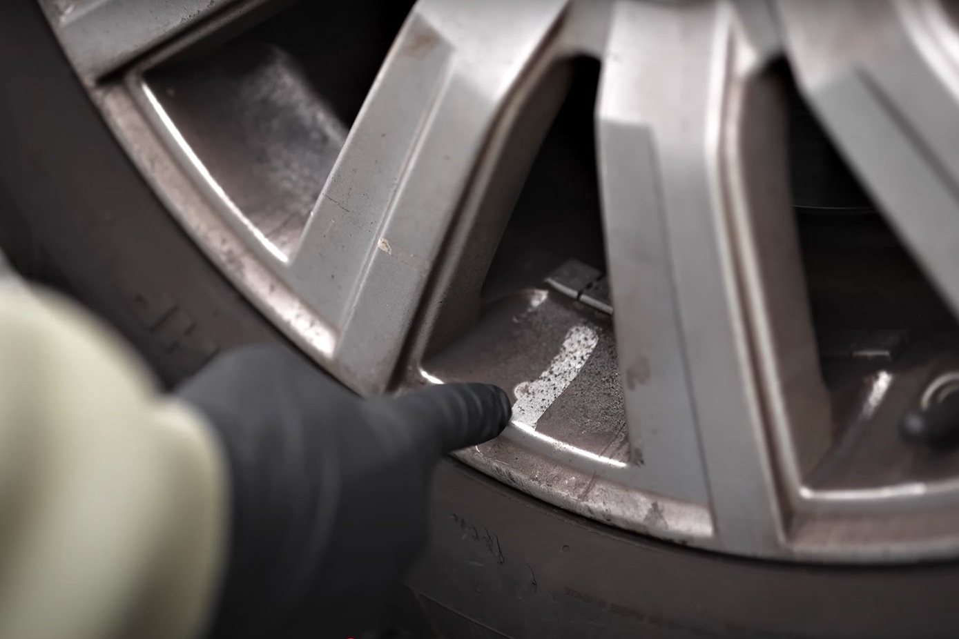 5 Tipů na nejlepší čističe Alu Kol: Jak udržet Vaše disky zářivé