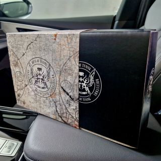 RRCustoms Bad Boys – vše pro čistý interiér v jedné sadě. Rychlé použití, skvělá vůně, profi výsledek. Čistič plastů...