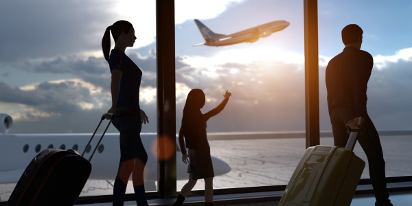 Outfit do lietadla: Ako sa na palube cítiť pohodlne a šik