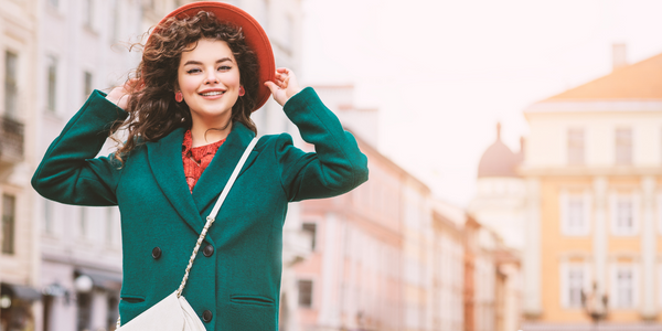 Čo je crossbody kabelka a ako ju nosiť?