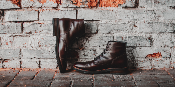 Ako nosiť pánske členkové topánky? Vyskúšajte naše tipy
