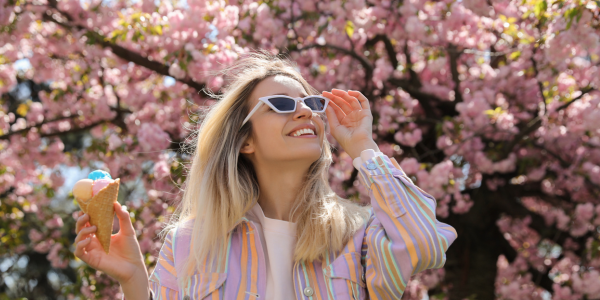 Ako sa obliekať v jarných mesiacoch: štýlové outfity pre každého