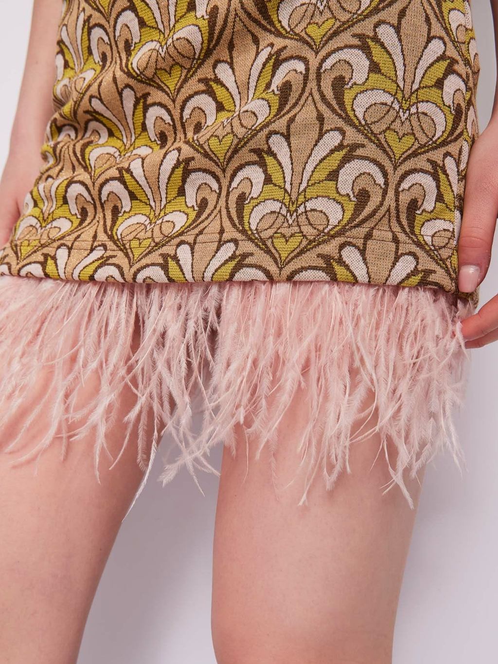 GAUDI Feathers Brown šaty Veľkosť: S – Obrázok 3