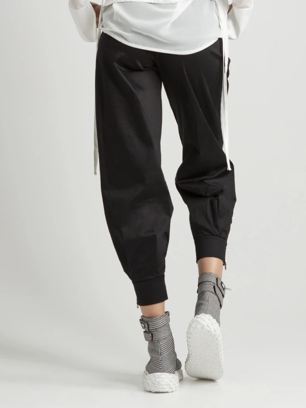 #VDR #VDR Elegant Nero nohavice Veľkosť: S – Obrázok 4