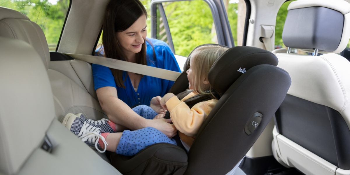Nemáte v aute ISOFIX? Žiadny problém! Vybrali sme pre vás autosedačky Joie, ktoré ho nepotrebujú