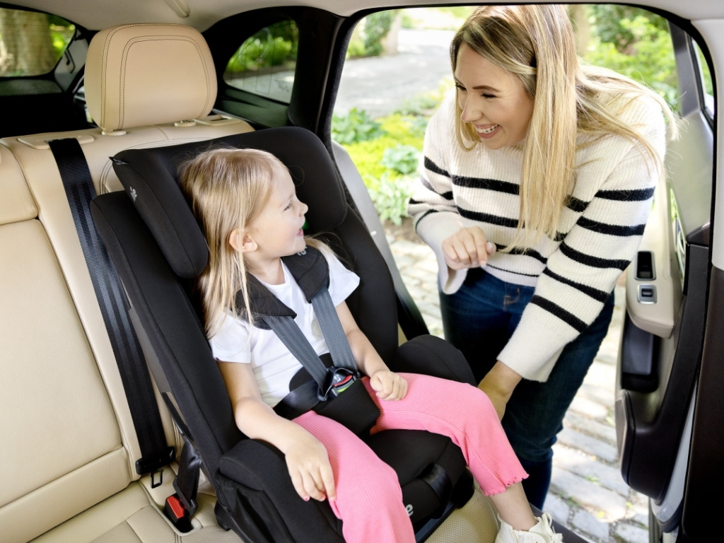 autosedacka joie fortifi putanie pasmi