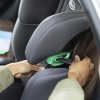 Autosedačka Graco Junior Maxi™ R129 praktický navádzač na pás