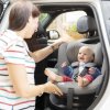 Autosedačka Joie i-Spin 360 v aute otočená do dverí