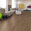 laminatova podlaha egger classic dub 403698 v obyvacke
