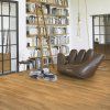 vinylova podlaha parador basic 2 0 dub 1730791 v interieri s kniznicou