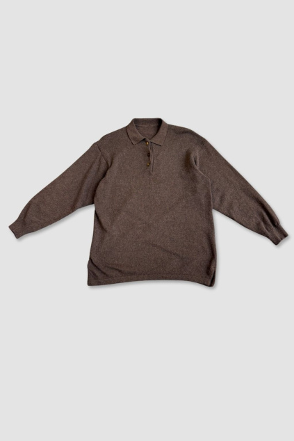 Hnědý Svetr s Límečkem