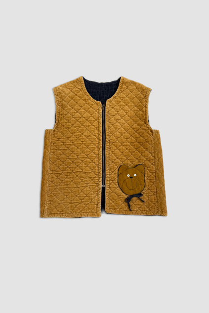 Manšestrová Vesta s Medvídkem