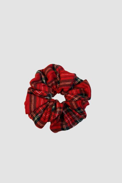 232920 2 karovana vlnena scrunchie