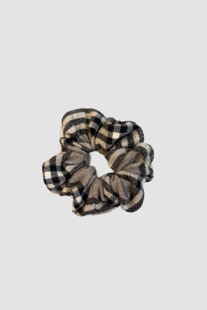 232926 2 karovana vlnena scrunchie