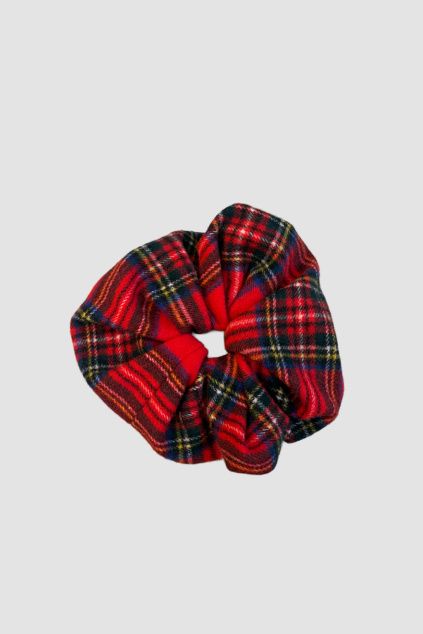 232914 2 karovana vlnena scrunchie