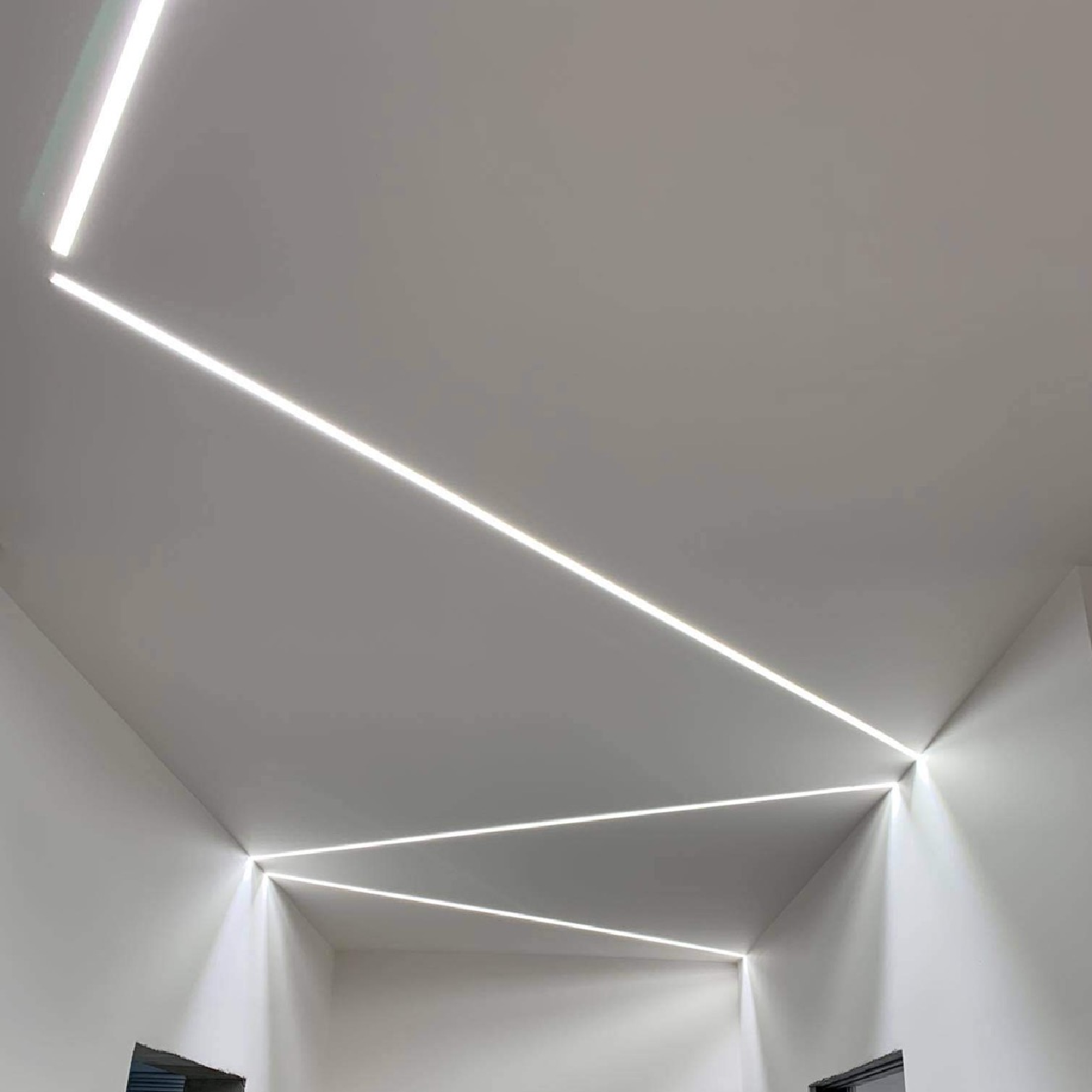 Liniové LED osvětlení v bytě