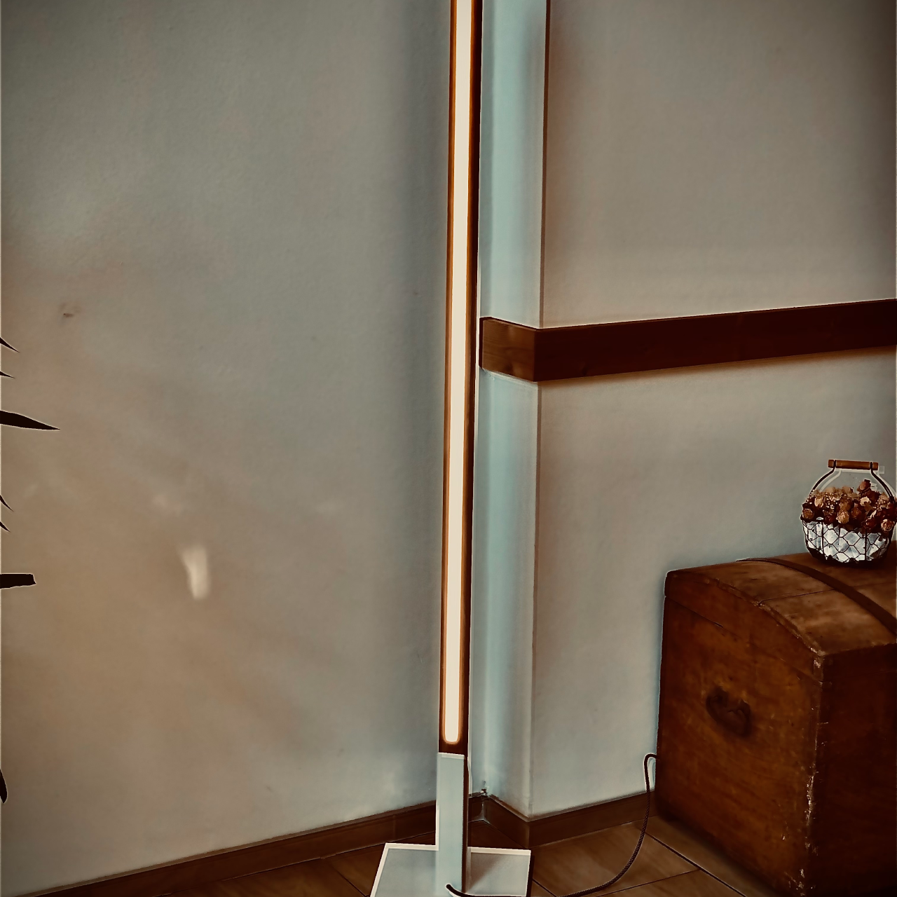 Individuální výroba stojací lampy z dubu