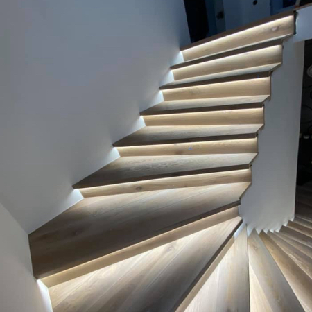 Designové LED osvětlení schodů v RD