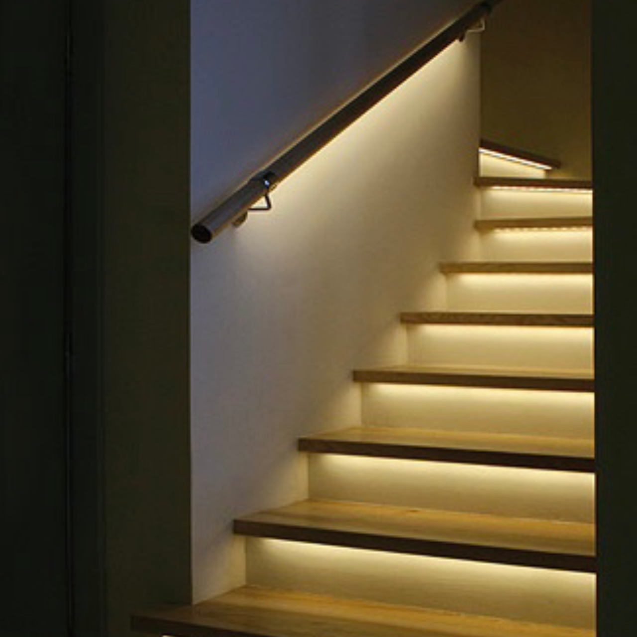 Liniové LED osvětlení schodiště