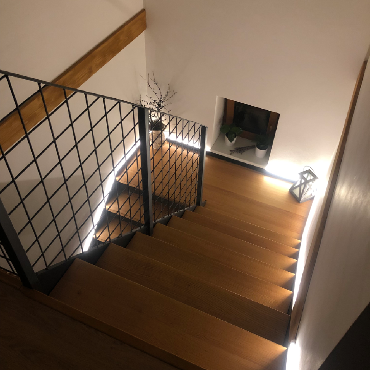 Liniové LED osvětlení schodiště