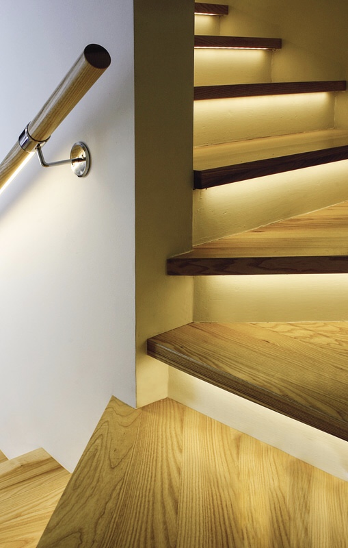 klus-staircase-led-flexible-light-strip-in-profile-housing