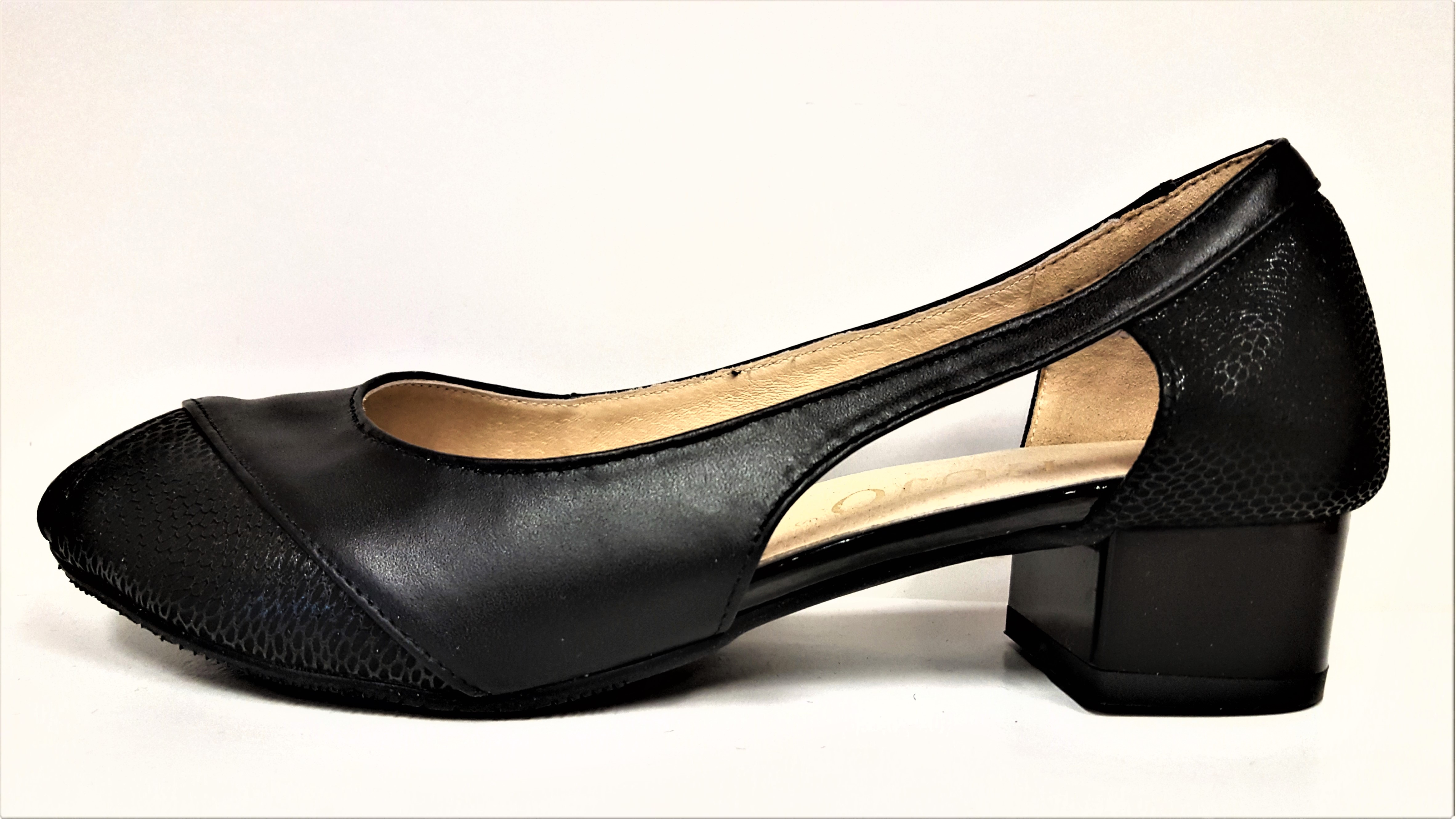 Dámská kožená elegantní černá obuv HUJO J3672 Tabulka dámských velikostí: 38