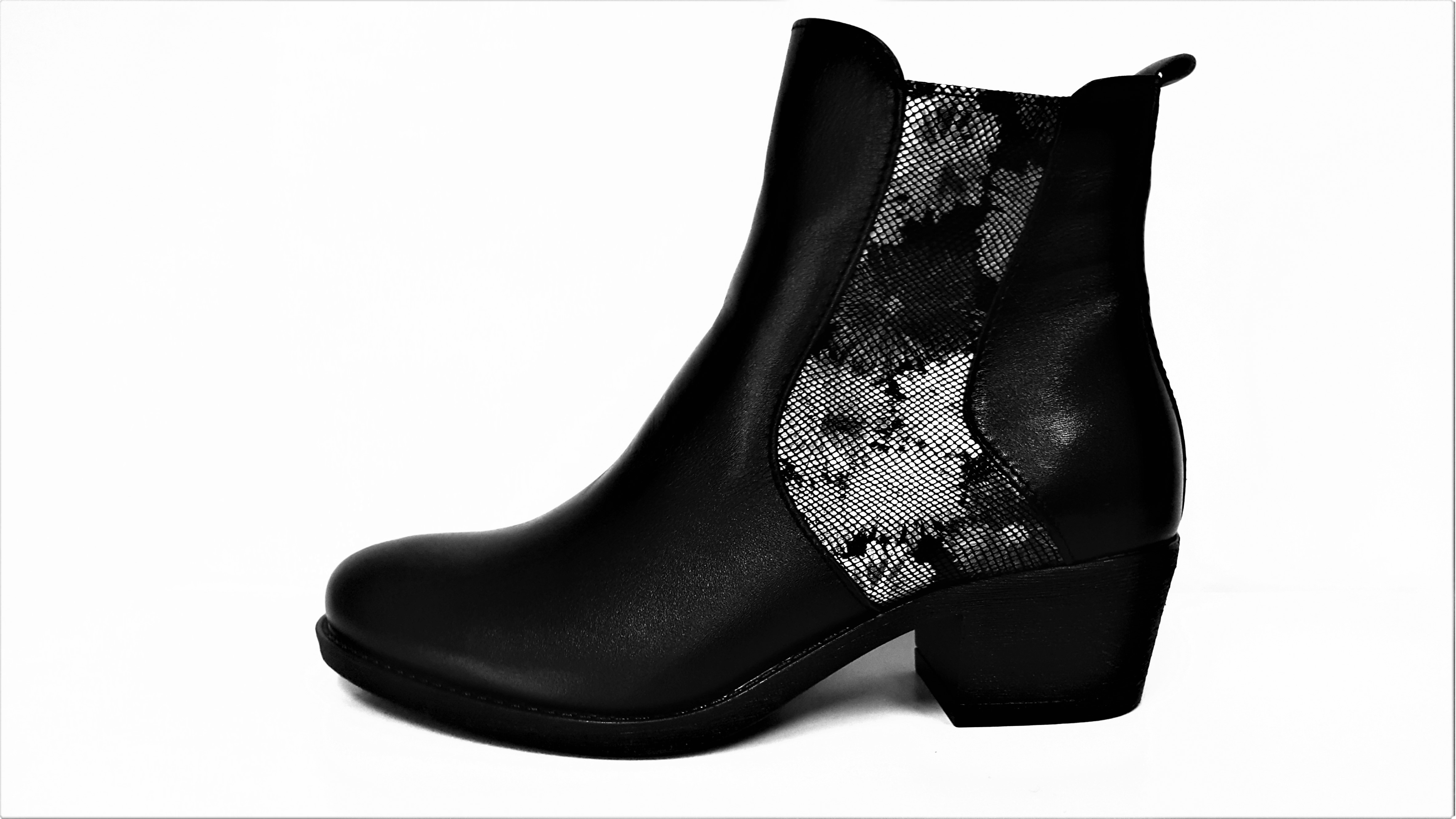 Kotníkové boty na podpatku - Zateplené černé kožené dámské kotníkové nízké luxusní polokozačky s kožíškem JAMI 11119 Tabulka dámských velikostí: 38