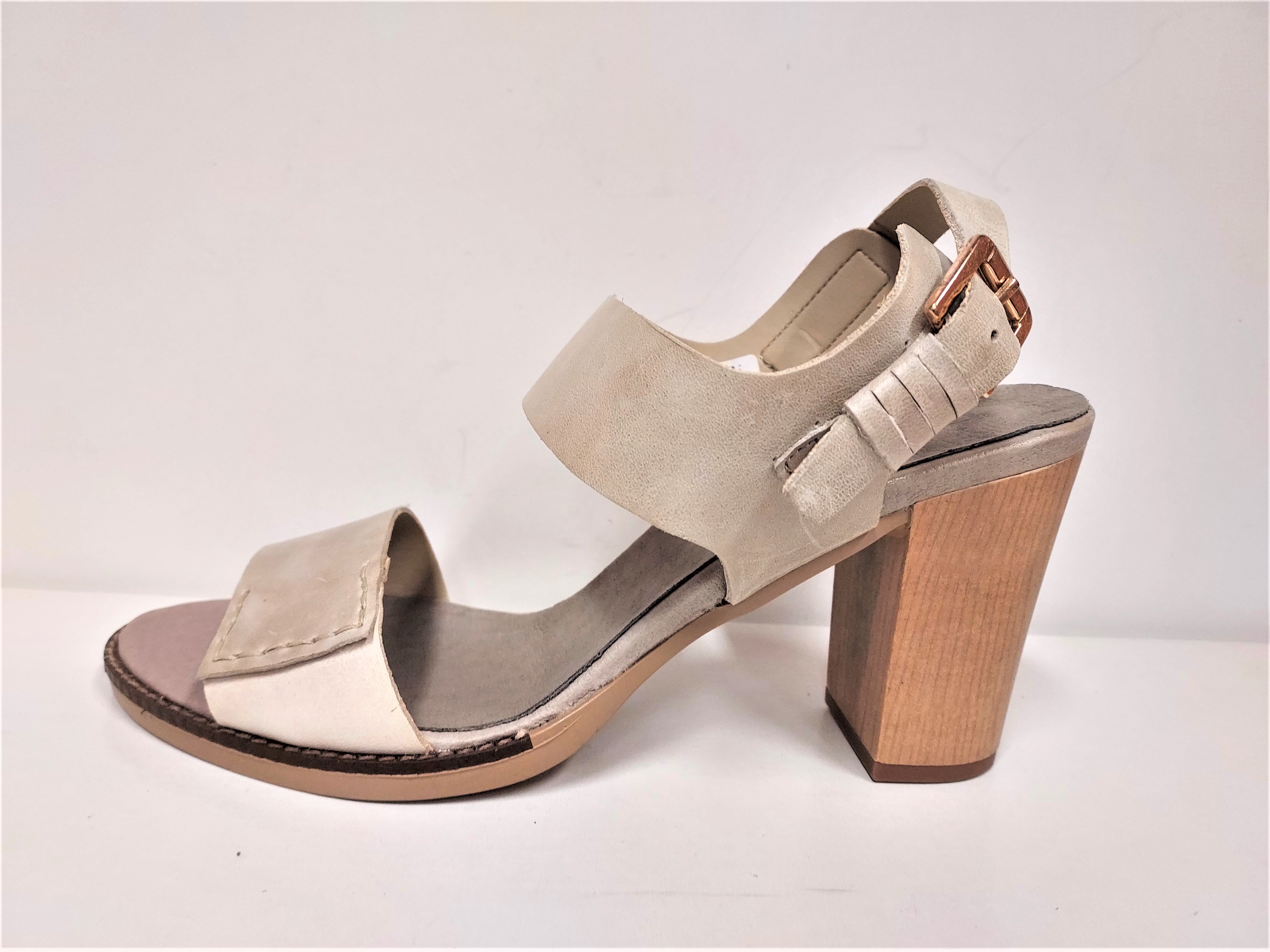 Dámské kožené letní sandály na podpatku RIZOLI Tabulka dámských velikostí: 39