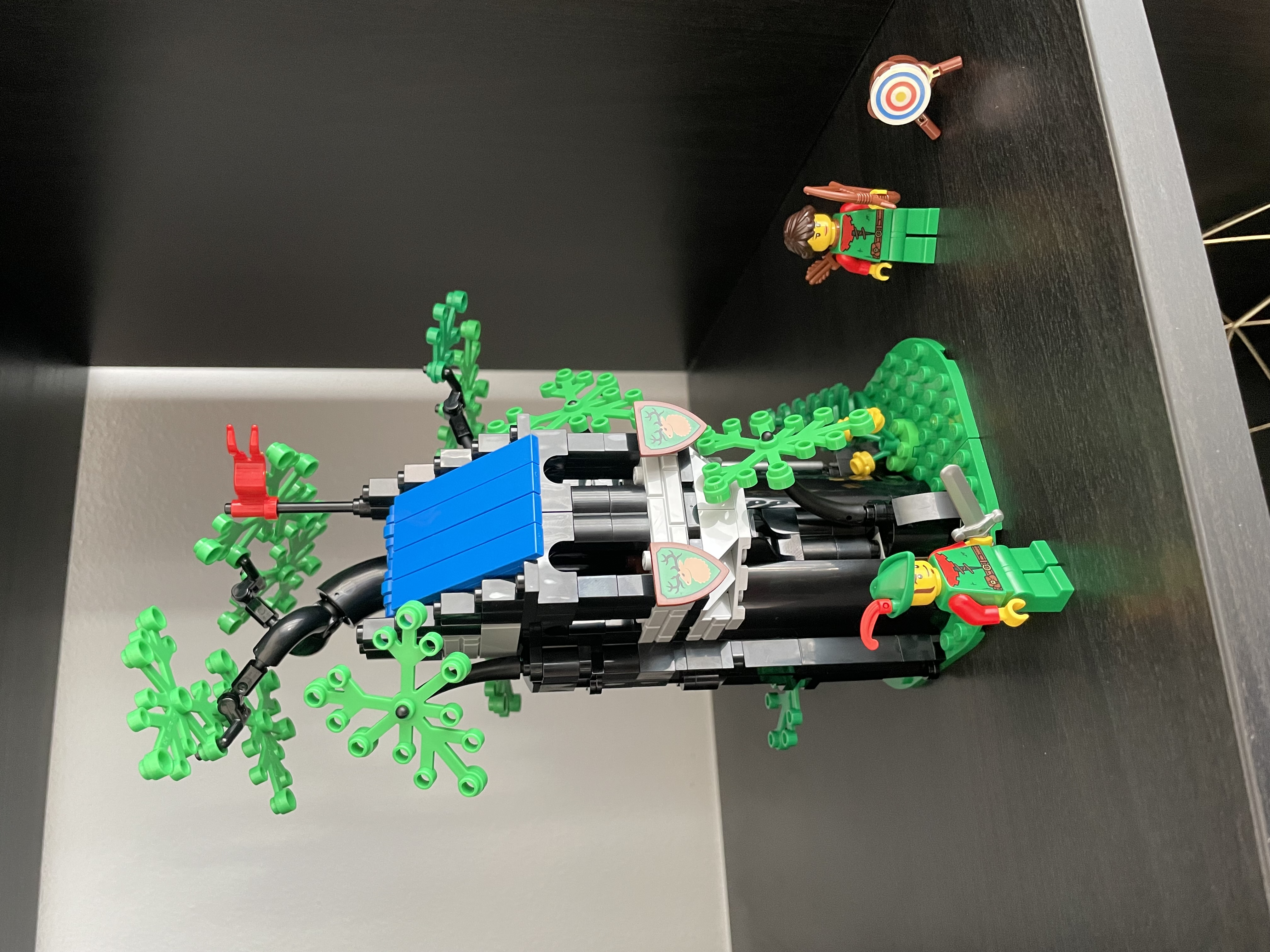 Recenze LEGO 40567 – Úkryt lesních zbojníků a návod jak jej „rozsvítit“