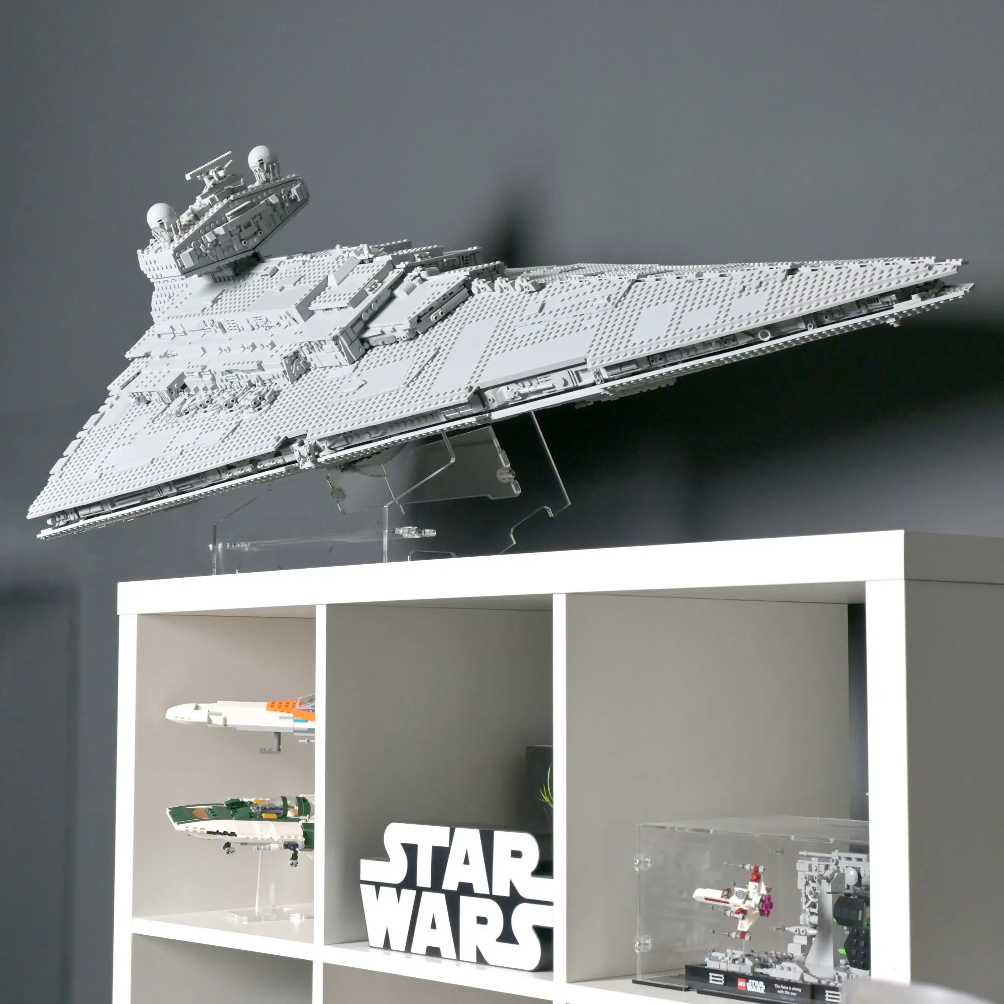 lego-star-wars-75252-ucs-isd-vertical-display-case-stand-12-1