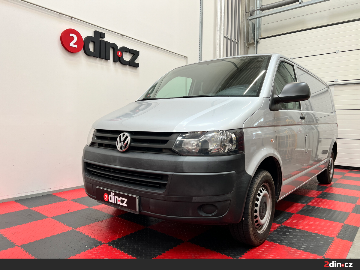 VW Transporter T5 – Kompletní odhlučnění, nové repro a autorádio