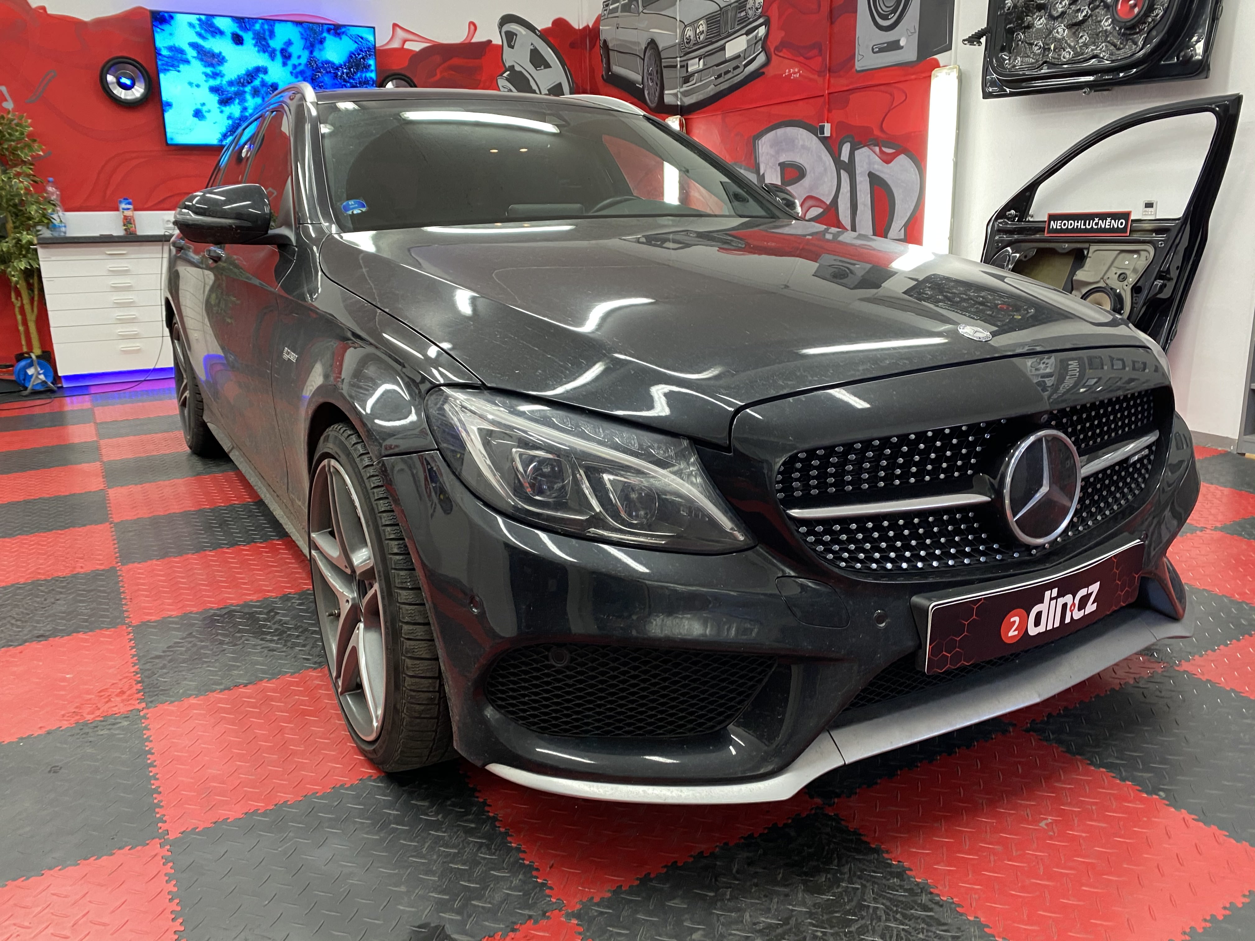 Mercedes Benz C AMG - Ozvučení a odhlučnění podlahy